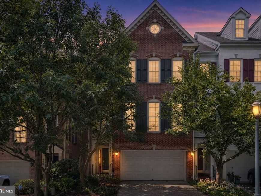 811 Oak Knoll Terrace, Rockville, MD 20850 Main Photo