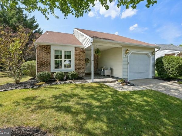 17 NEWTOWN COURT, MOUNT LAUREL, NJ 08054