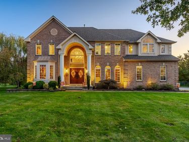 18 MORNING GLORY CIRCLE, MULLICA HILL, NJ 08062