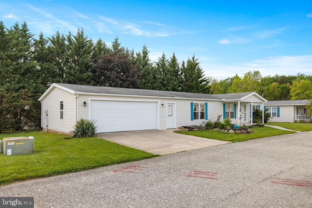 602 Pine Tree Lane , Abbottstown, PA 17301 Main Photo