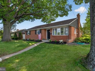 26 E CEDAR STREET, FLEETWOOD, PA 19522