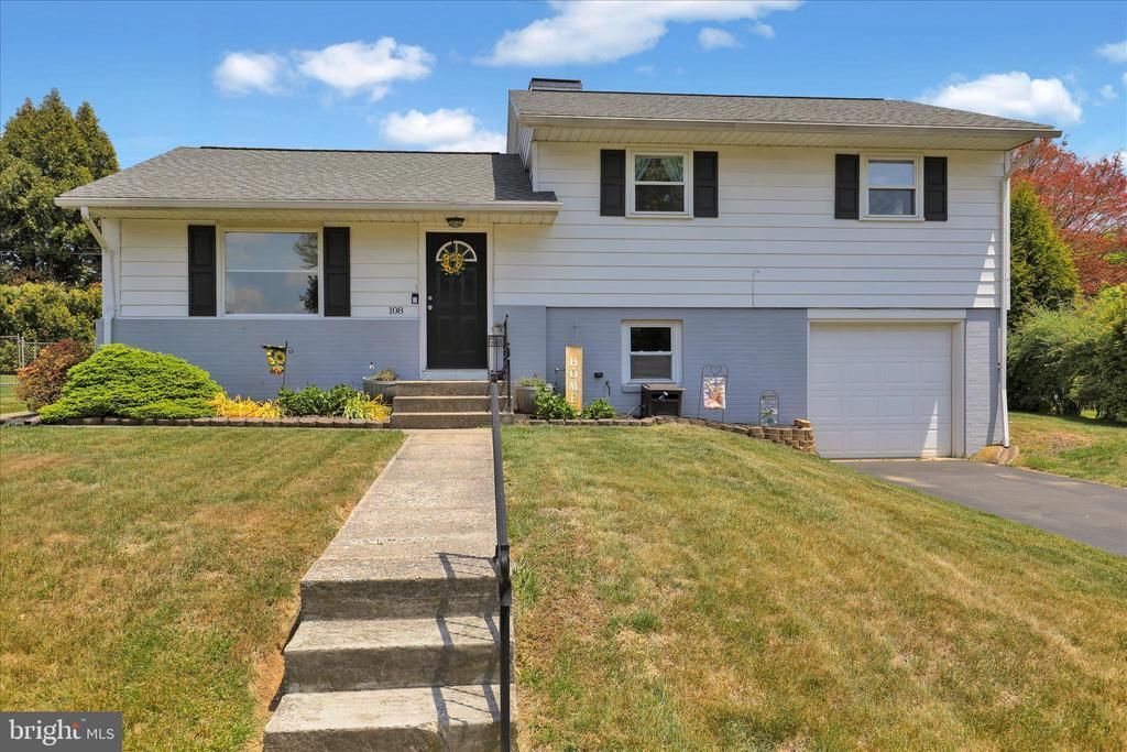 108 CENTER LANE, READING, PA 19606