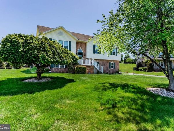 22 COBBLESTONE DRIVE, CARLISLE, PA 17015