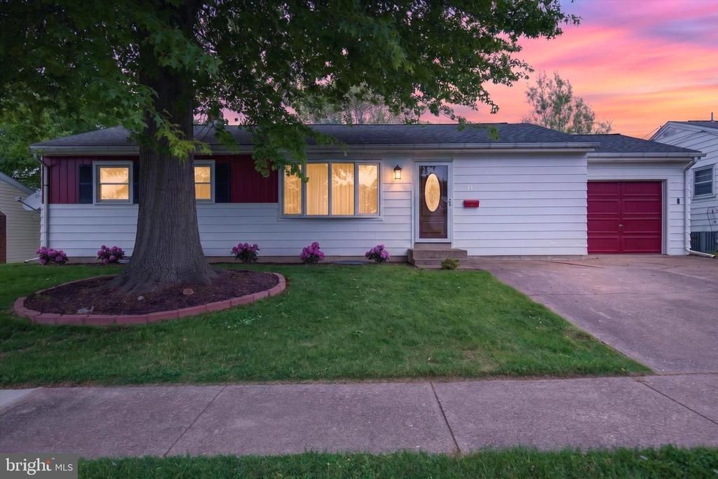 11 BERKLEY DRIVE , MIDDLETOWN, PA 17057