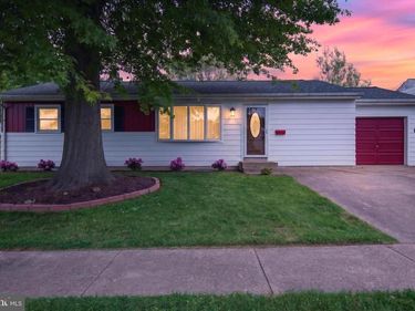 11 BERKLEY DRIVE, MIDDLETOWN, PA 17057