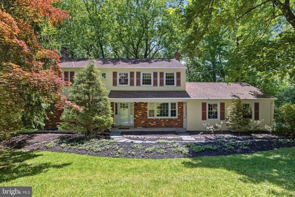 16 N LONGPOINT LANE , ROSE VALLEY, PA 19063