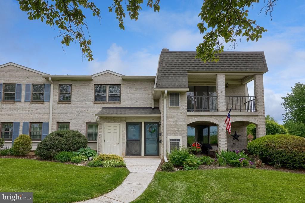 121 VALLEYBROOK DRIVE , LANCASTER, PA 17601