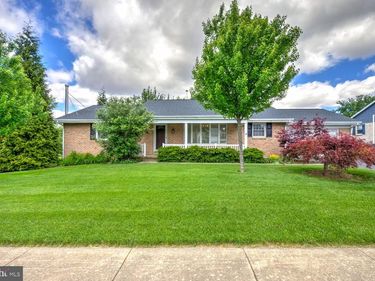 13 MEADOW LANE, NEW HOLLAND, PA 17557