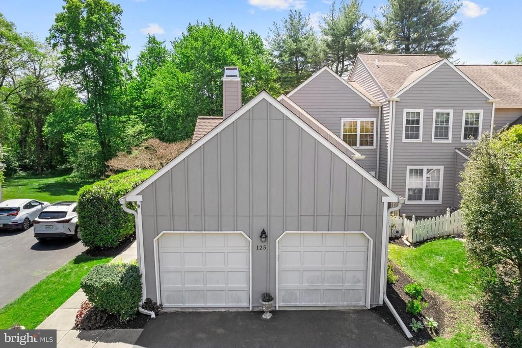 125 EVERGREEN COURT , BLUE BELL, PA 19422