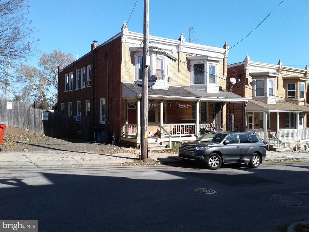 819 W ELM STREET , NORRISTOWN, PA 19401
