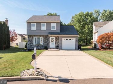 36 PEBBLE DRIVE, HORSHAM, PA 19044
