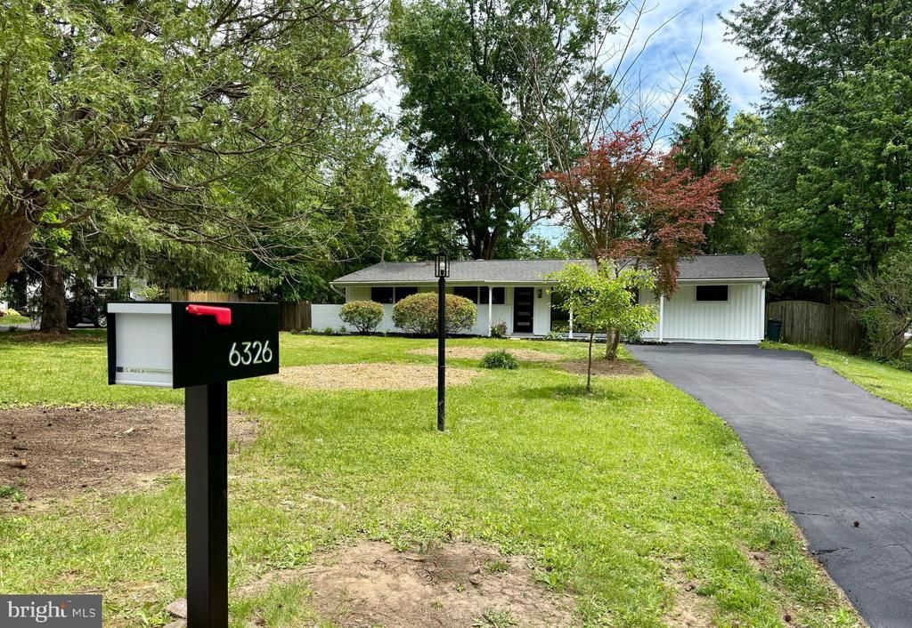 6326 FARMAR LANE , FLOURTOWN, PA 19031