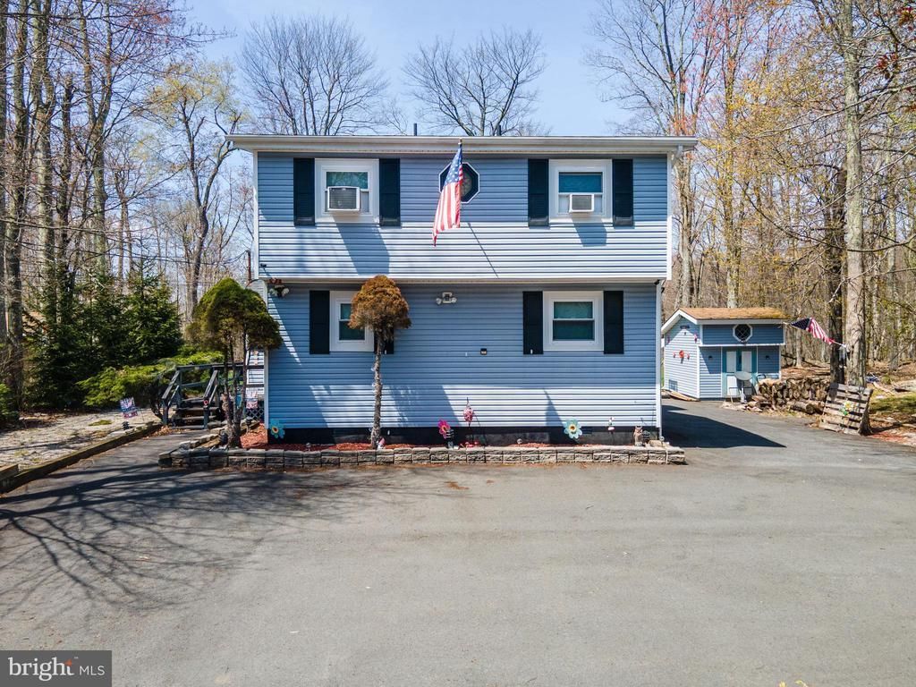 945 COUNTRY PLACE DRIVE , TOBYHANNA, PA 18466