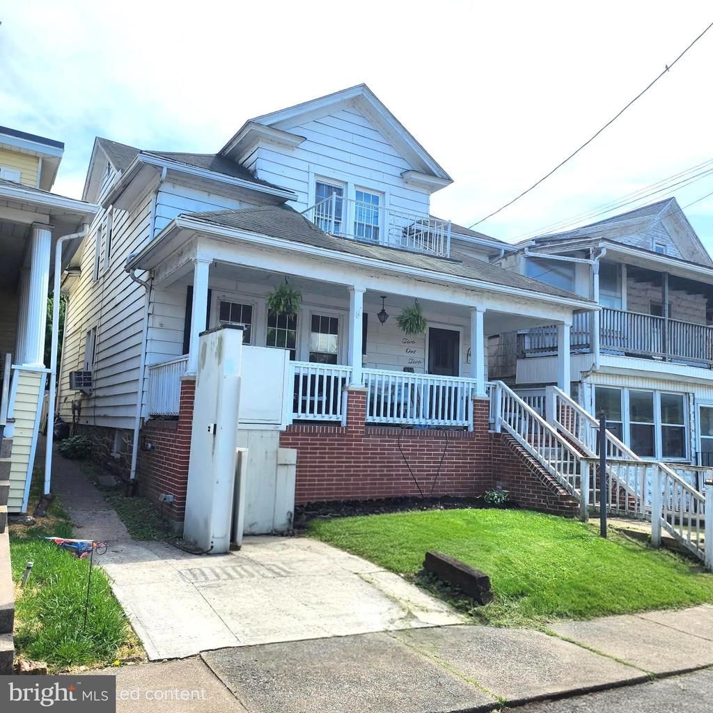 212 E SUNBURY STREET , MILLERSTOWN, PA 17062