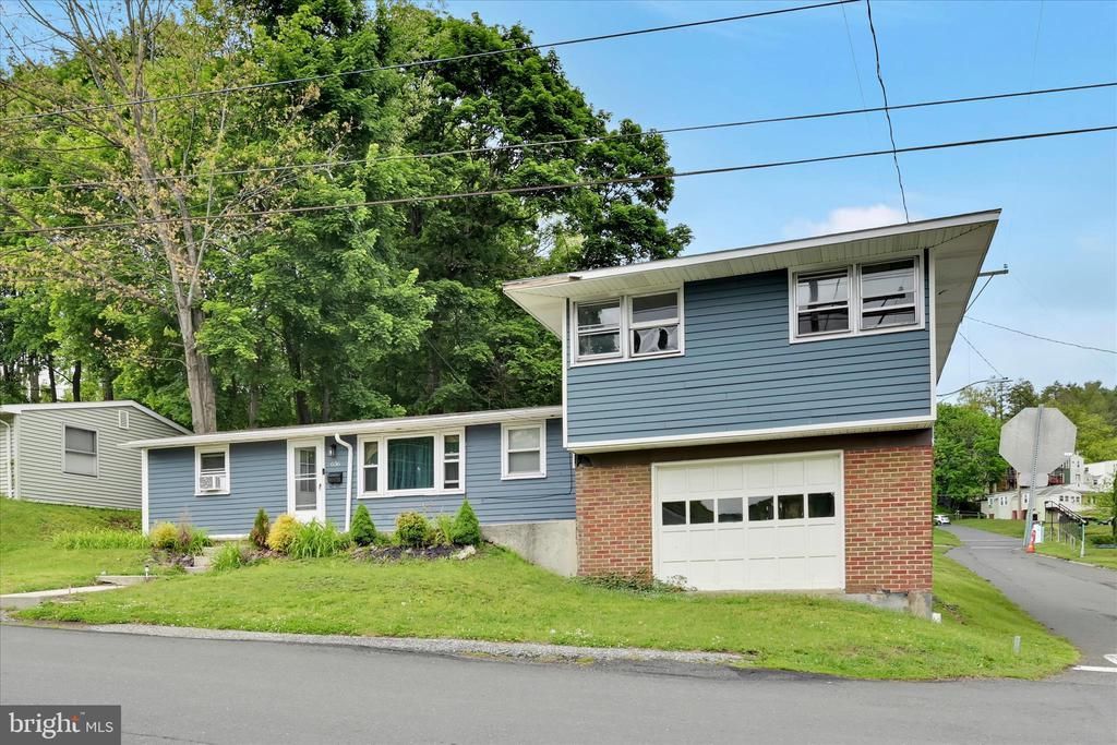 636 SNYDER STREET , POTTSVILLE, PA 17901