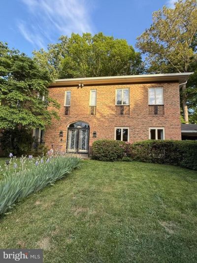 1502 Highwood Drive, McLean, VA 22101 Main Photo