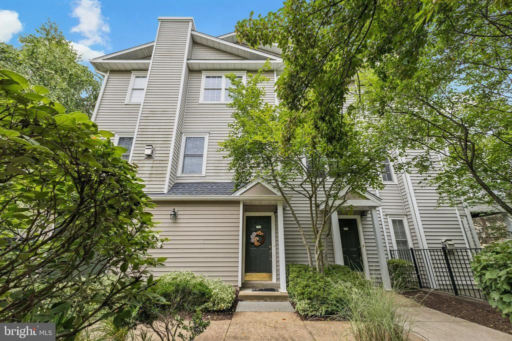 4542 Superior Square, Fairfax, VA 22033 Main Photo