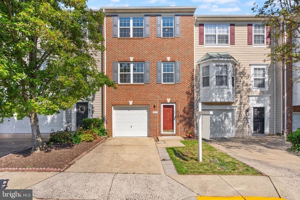 257 Golden Larch Terrace Ne, Leesburg, VA 20176 Main Photo