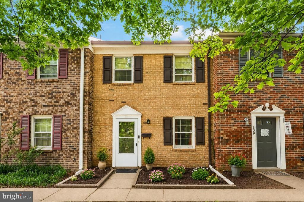 307 Olde Greenwich Drive , Fredericksburg, VA 22408 Main Photo