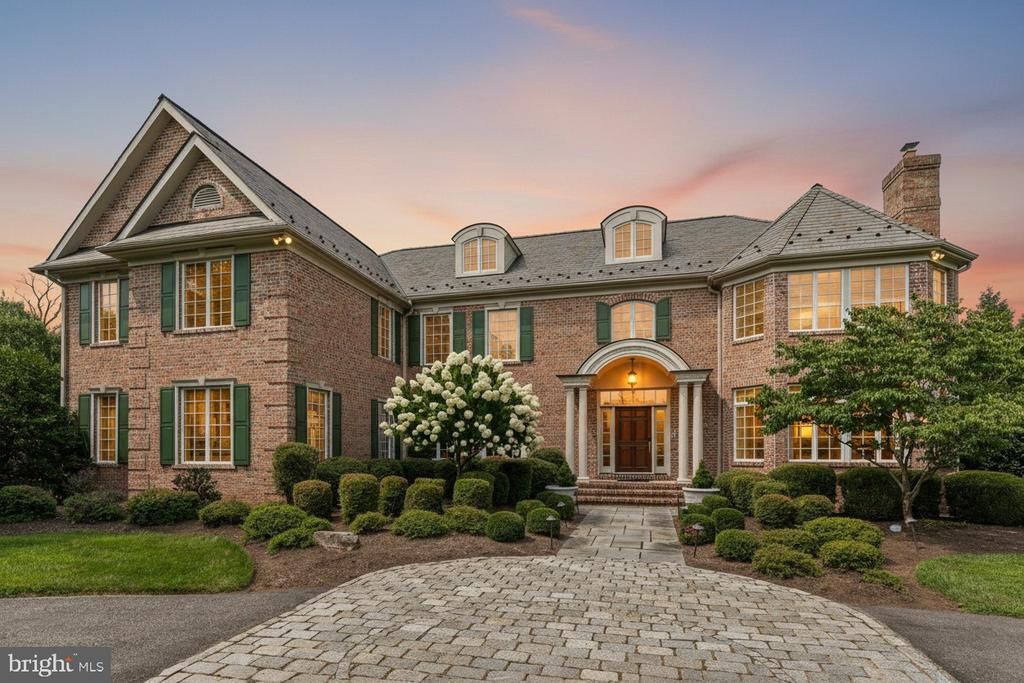 1 DOVECOTE LANE , MALVERN, PA 19355