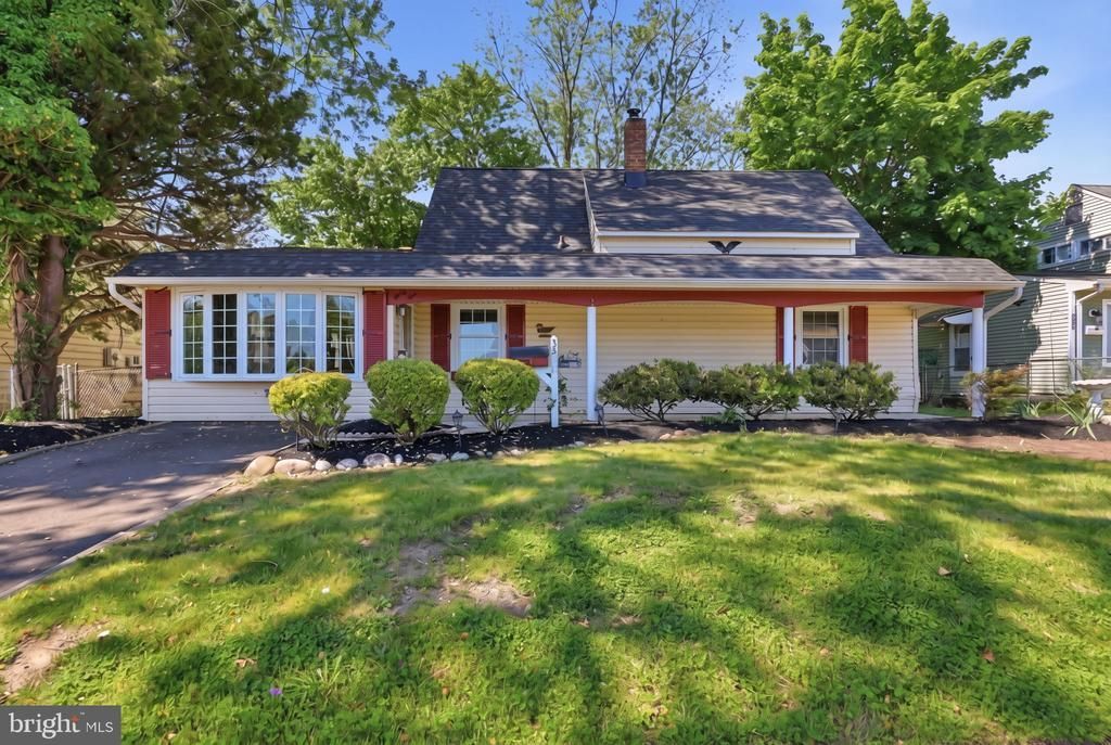 35 ROBIN HILL LANE , LEVITTOWN, PA 19055