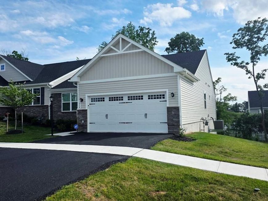 1864 Shannon Drive S, Greencastle, PA 17225 Main Photo