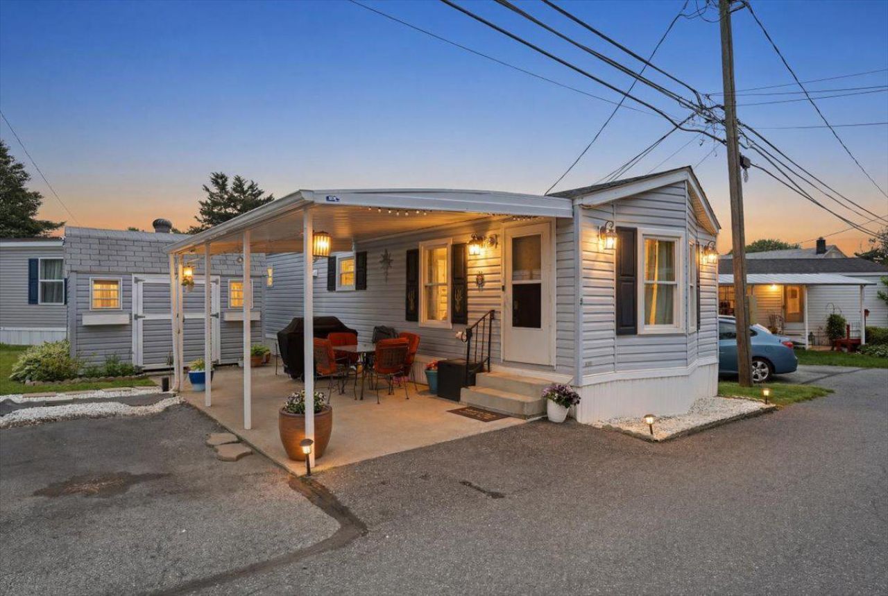 3305 5 AIRPORT ROAD , ALLENTOWN, PA 18109