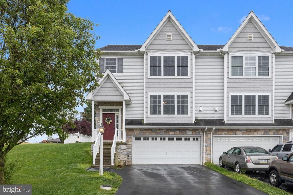 560 NANTUCKET DRIVE , RED LION, PA 17356