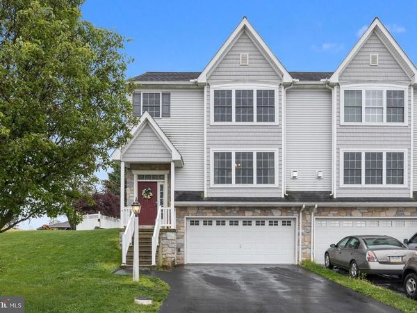 560 NANTUCKET DRIVE, RED LION, PA 17356