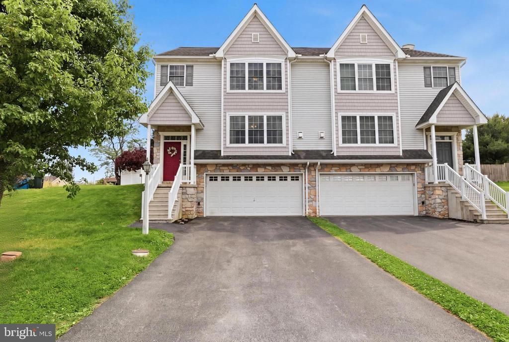 560 Nantucket Drive, Red Lion, PA 17356 Main Photo