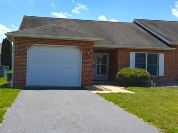 62 CHADWICK DRIVE, GREENCASTLE, PA 17225