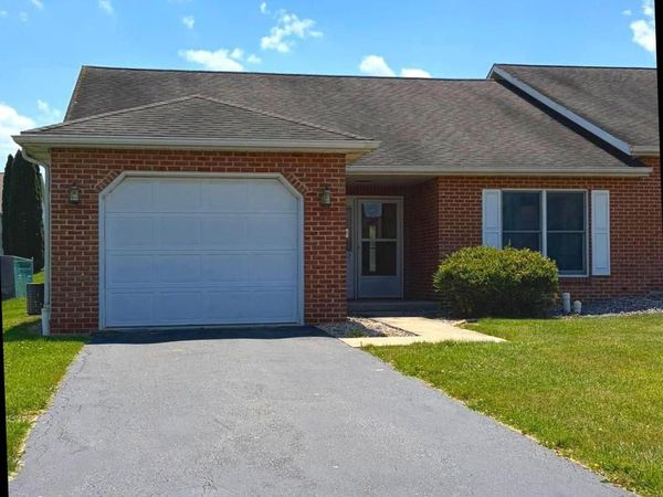 62 CHADWICK DRIVE, GREENCASTLE, PA 17225