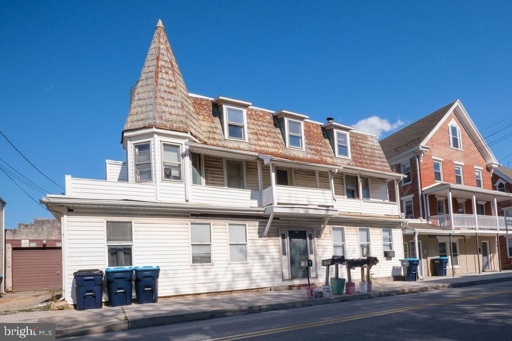 3 N MAIN STREET , STEWARTSTOWN, PA 17363