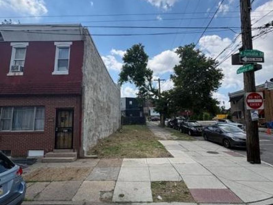 1766 W Juniata Street, Philadelphia, PA 19140 Main Photo