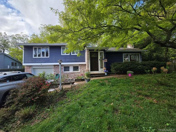 21 Woodridge Lane , Sea Cliff, NY 11579
