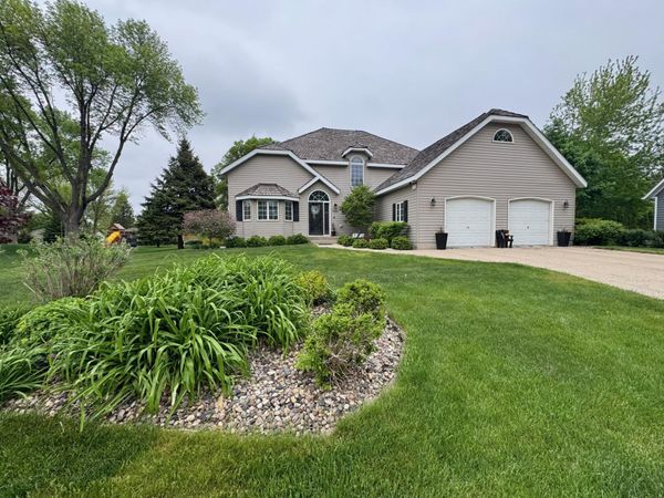 1203 Parkside Drive, Marshall, MN 56258