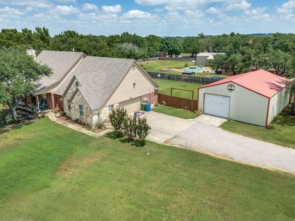 225 PEAR TREE Lane, Collinsville, TX 76233
