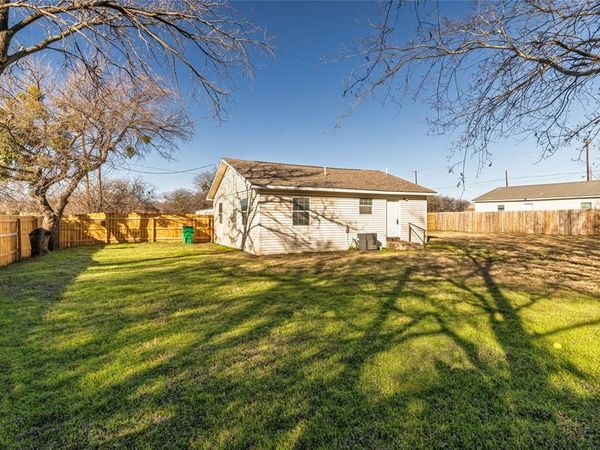 205 N State Highway 101 , Chico, TX 76431