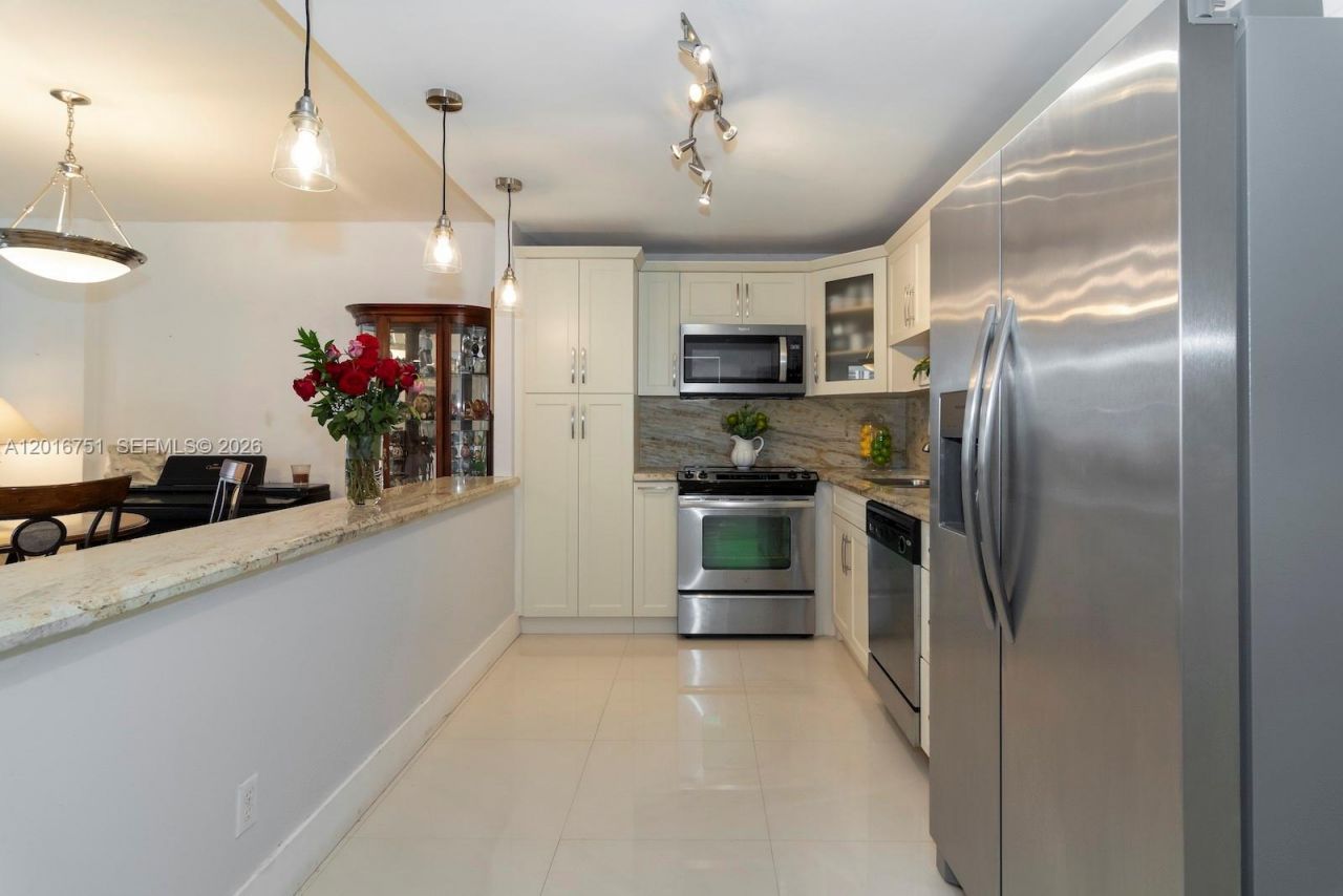 19370 Collins Ave , Unit 626, Sunny Isles Beach, FL 33160 Photo