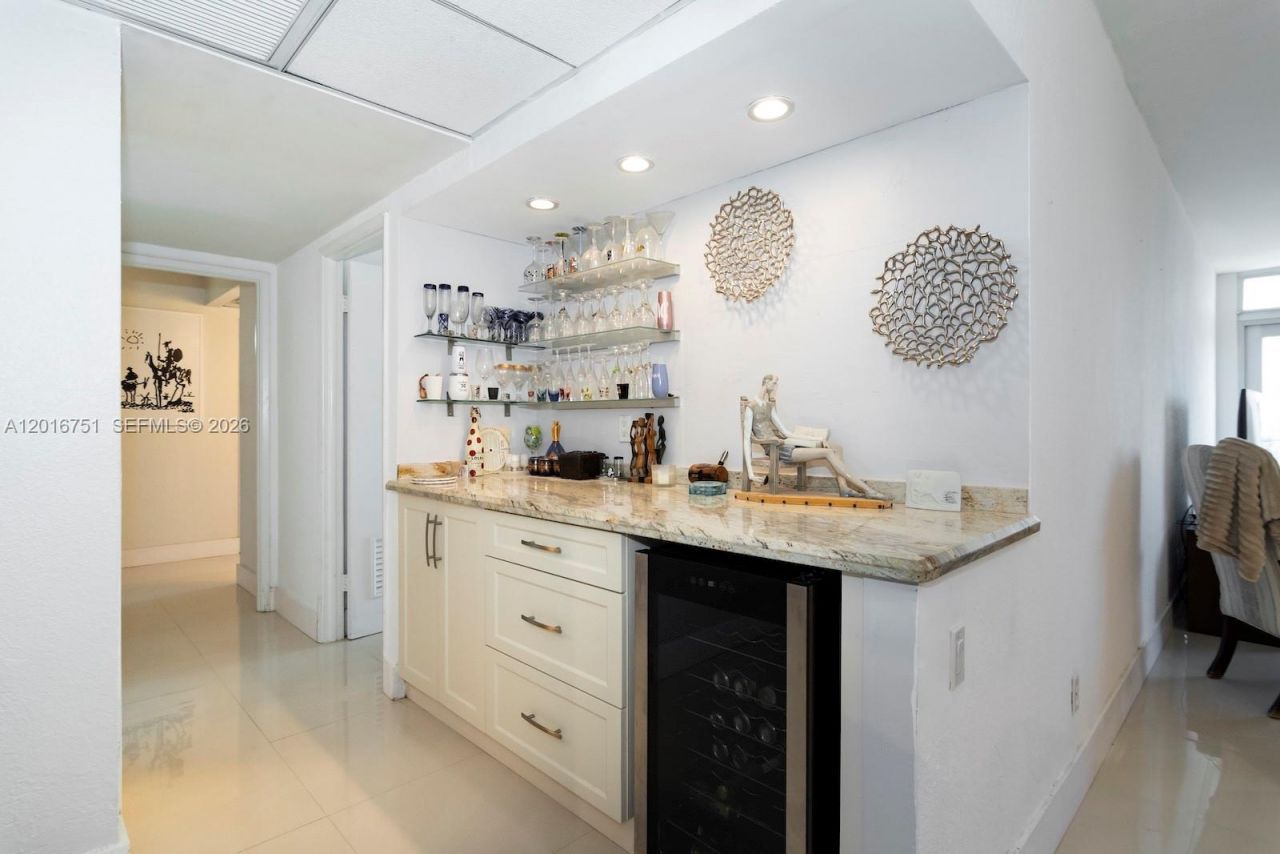 19370 Collins Ave , Unit 626, Sunny Isles Beach, FL 33160 Photo