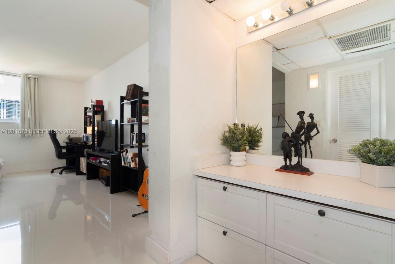 19370 Collins Ave , Unit 626, Sunny Isles Beach, FL 33160 Photo