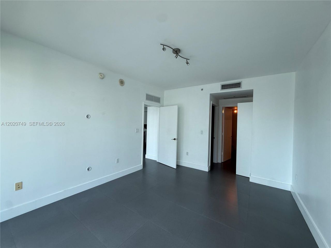 92 SW 3rd St, Unit 1804, Miami, FL 33130 Photo