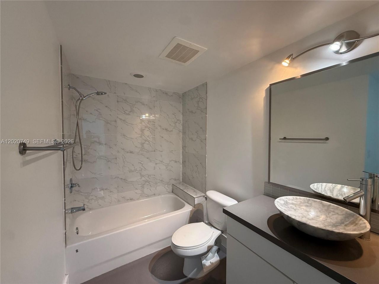 92 SW 3rd St, Unit 1804, Miami, FL 33130 Photo