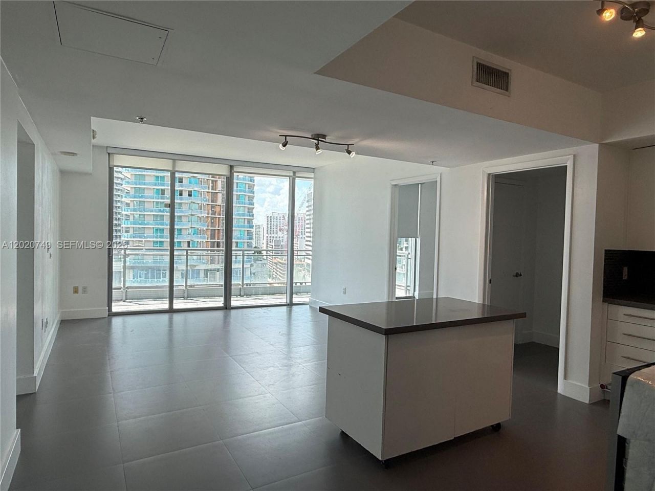 92 SW 3rd St, Unit 1804, Miami, FL 33130 Photo