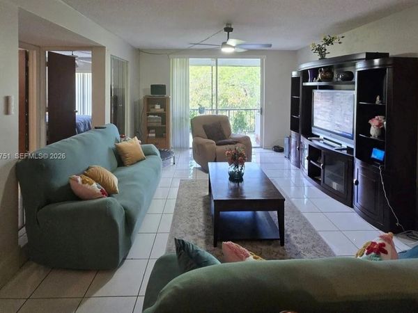 3660 Inverrary Dr, Unit 3T, Lauderhill, FL 33319