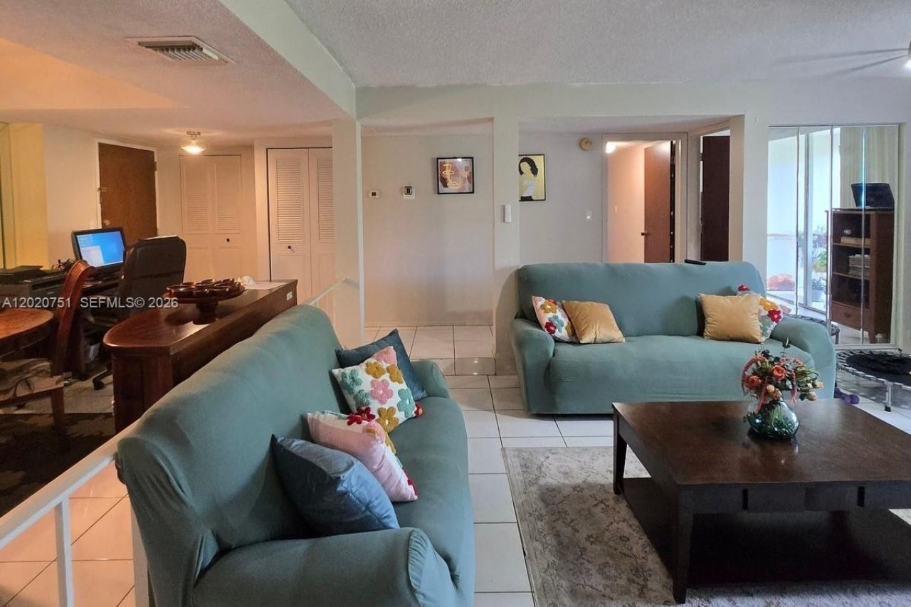 3660 Inverrary Dr, Unit 3T, Lauderhill, FL 33319 Photo