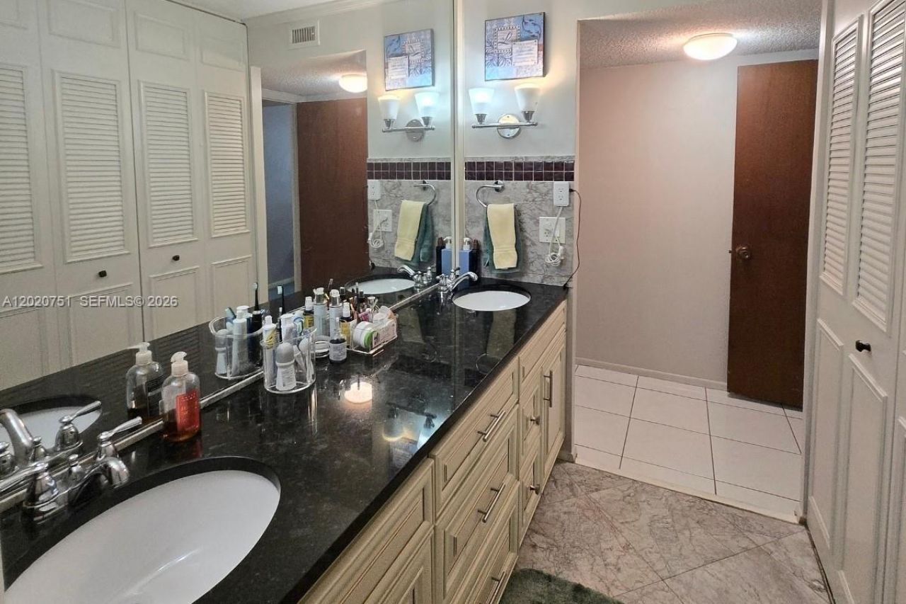 3660 Inverrary Dr, Unit 3T, Lauderhill, FL 33319 Photo