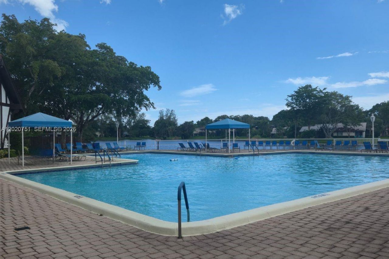 3660 Inverrary Dr, Unit 3T, Lauderhill, FL 33319 Photo