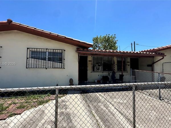 1050 SW 10th St , Miami, FL 33130