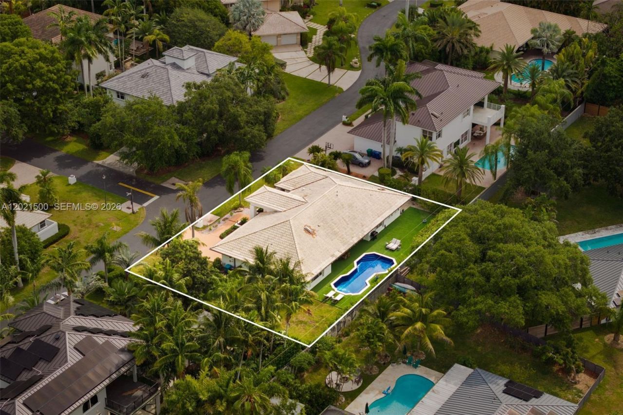 7400 SW 170th Ter, Palmetto Bay, FL 33157 Photo